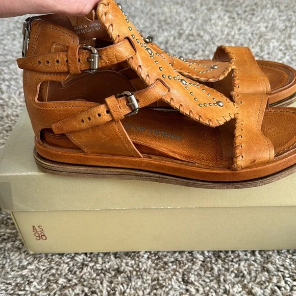 A.S.98 Hera’s Path Sandals, Size 40, Tan with Metal Embellishments. GENTLY used. - Picture 4 of 9